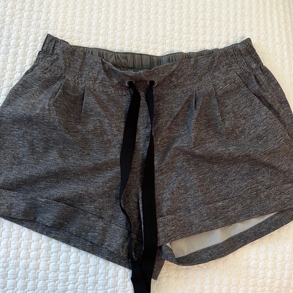 Lululemon spring breakaway shorts
